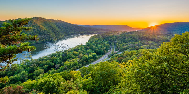 Potomac river as border between Maryland Virginia and West Virginia